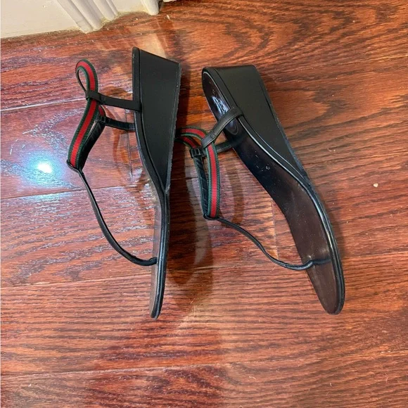 Gucci Black and Red Women's Sandals - Picture 4 of 7